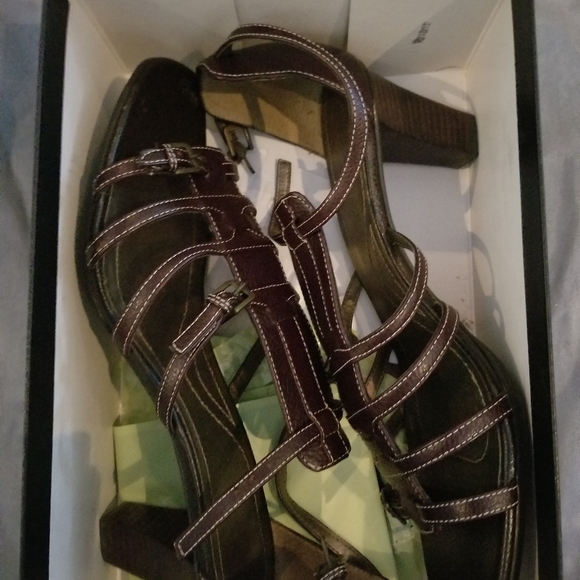 Women shoes - Picture 1 of 1